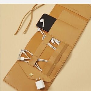 Glass ladder & co Electronics Organizer